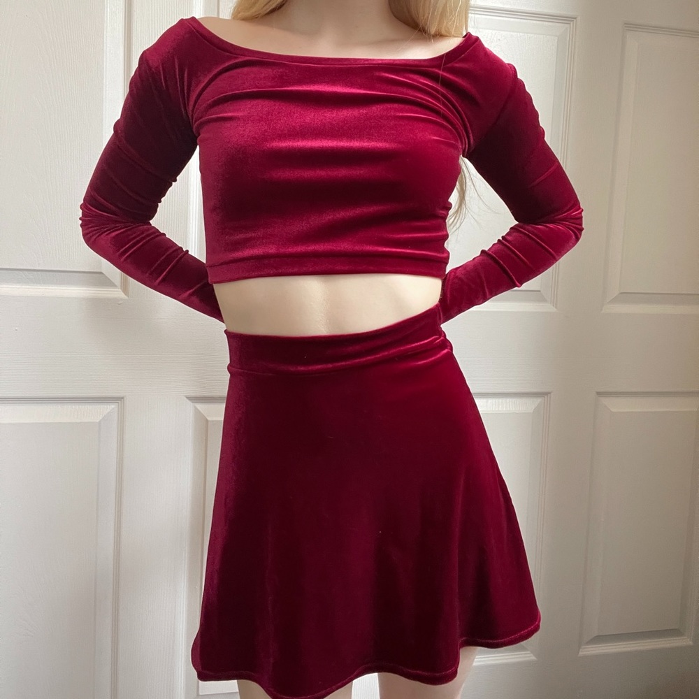 Velvet pink/red velvet two piece co-ord set crop top and skirt 💗❤️